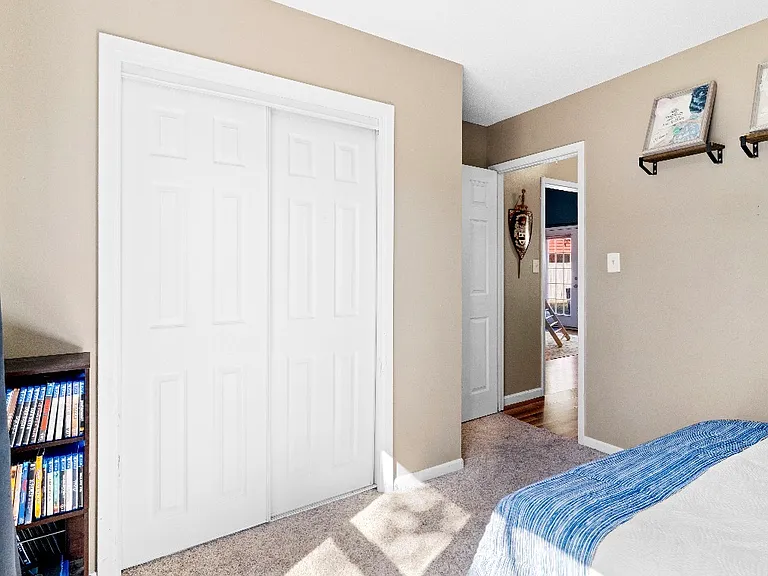 206 Seville Cir — Photo 17