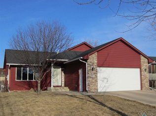 6805 S Hughes Ave, Sioux Falls, SD 57108