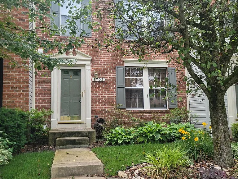 8702 Castlerock Ct — Photo 2