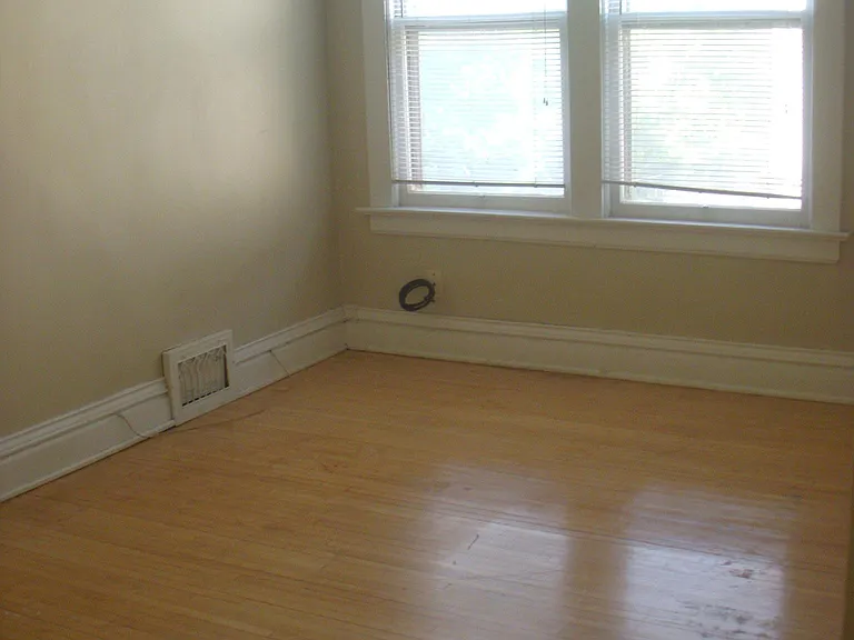 928 E 6th St #5 — Photo 4