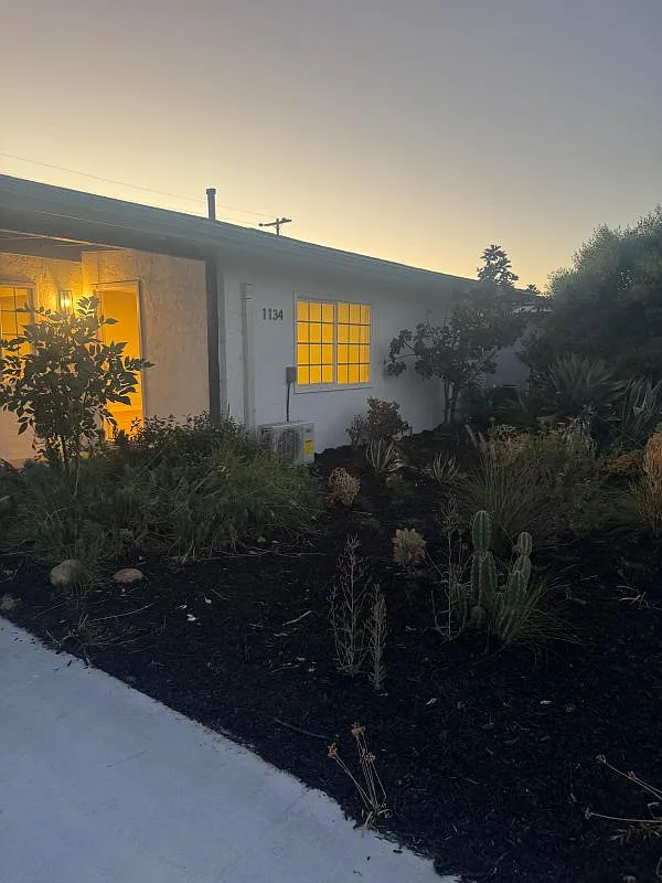 3 bed, 2.0 bath, 1638 sqft, $3,700 — Photo 2