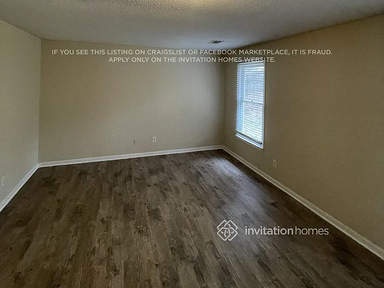 560 Heathgate Dr — Photo 5
