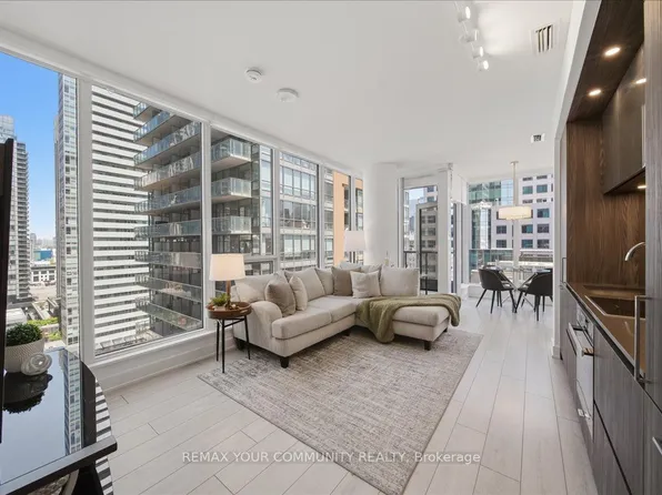 15 Mercer St #1806, Toronto, ON M5V 0T8