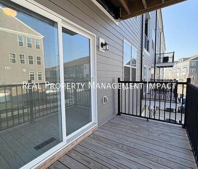 616 Market Grove Dr #100 — Photo 39