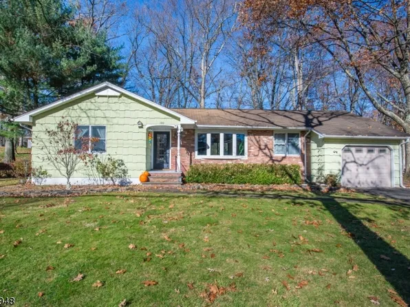 100 Alta Vista Dr, Ringwood Boro, NJ 07456