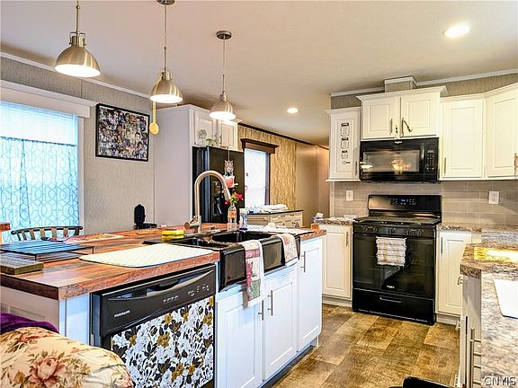 3rd image of 63 Bell Ln