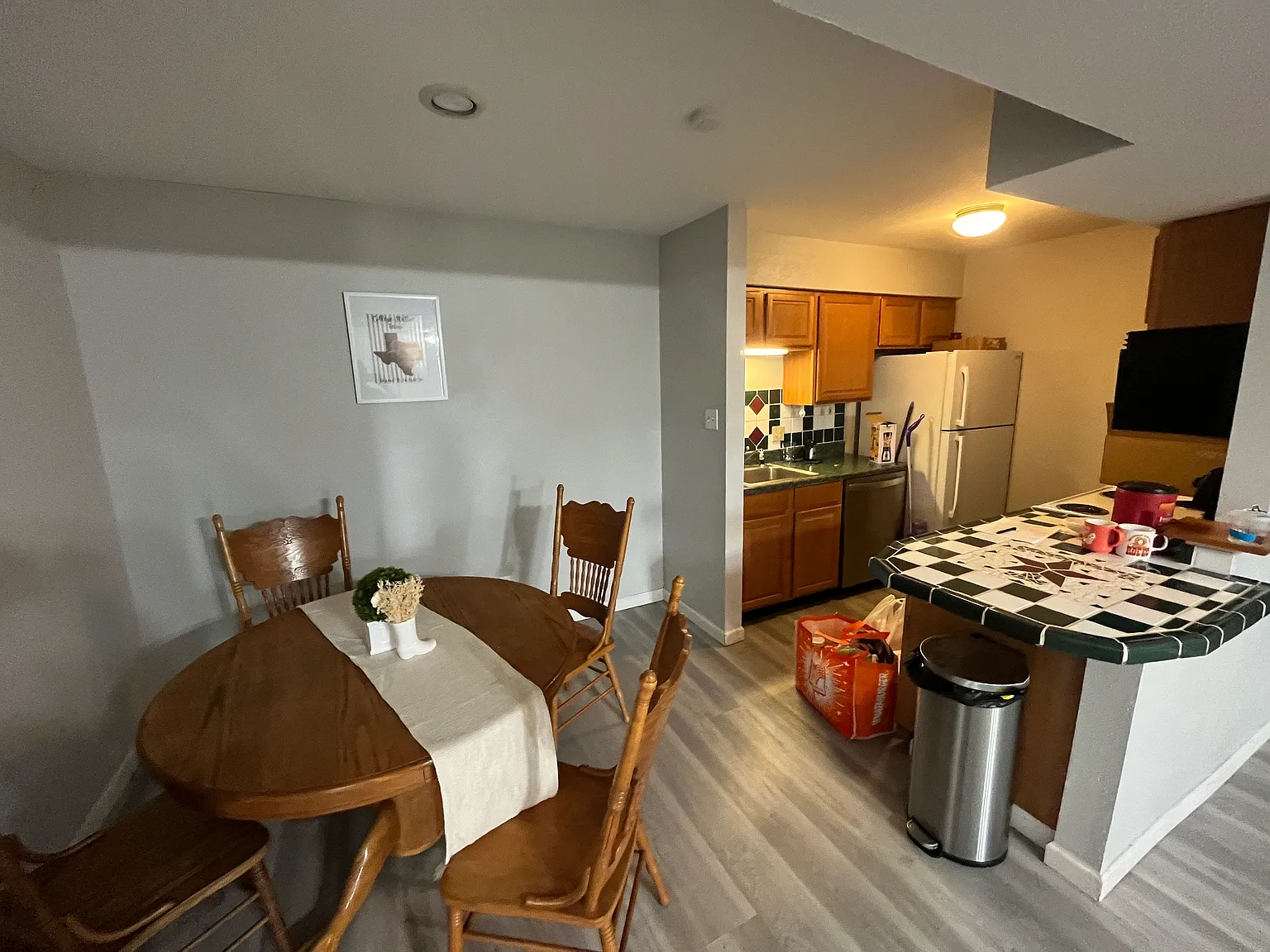 2 bed, 908 sqft, $1,300 — Photo 4