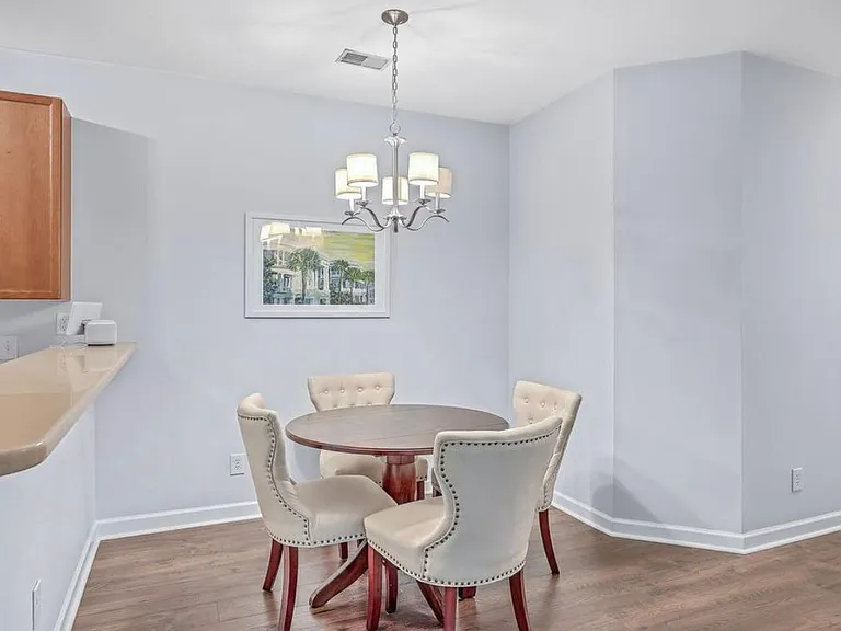 507 S Elgin Ct — Photo 8
