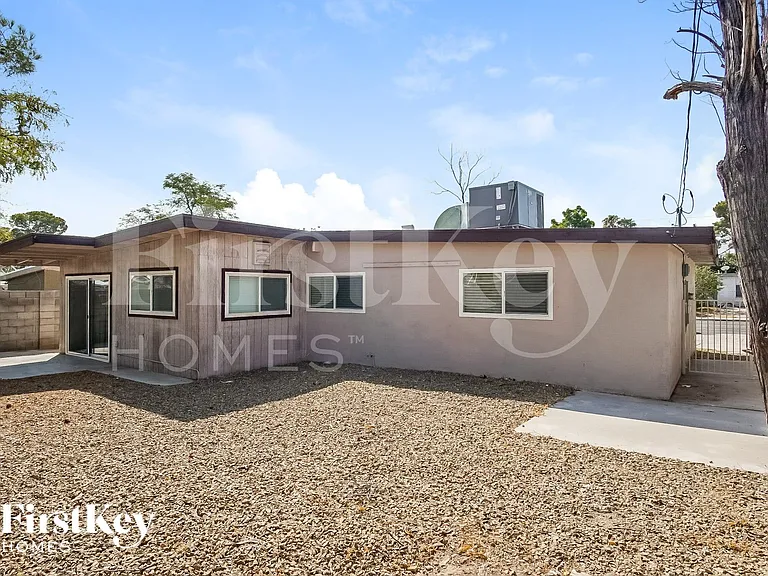 3904 El Parque Ave — Photo 15