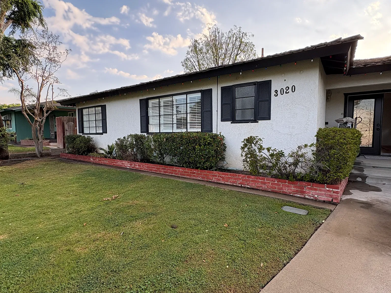 3 bed, 1369 sqft, $2,000 — Photo 2