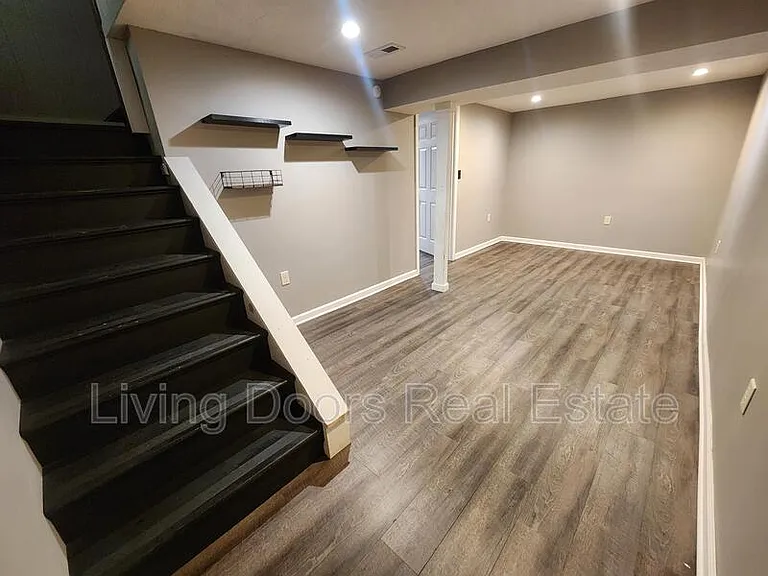 837 Peach St — Photo 16