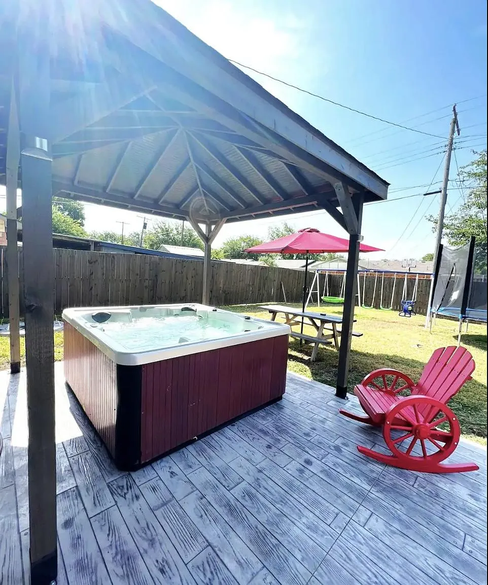 4 bed, 1328 sqft, $3,680 — Photo 3