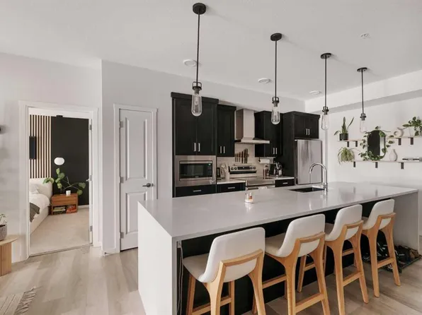 42 SW Cranbrook Gdns SE #1106, Calgary, AB T3M 3N9