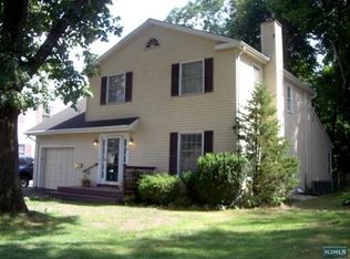 8 Miedama Pl, Midland Park, NJ 07432