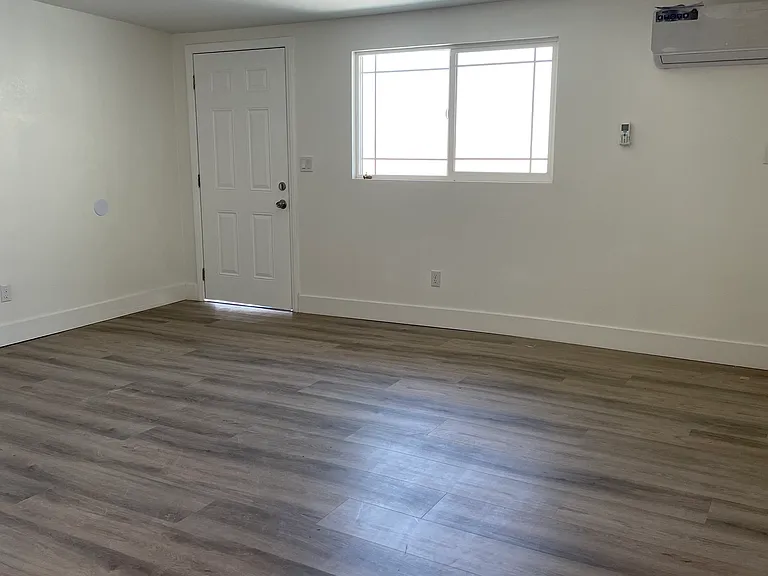 1093 Grand Ave #3 — Photo 7