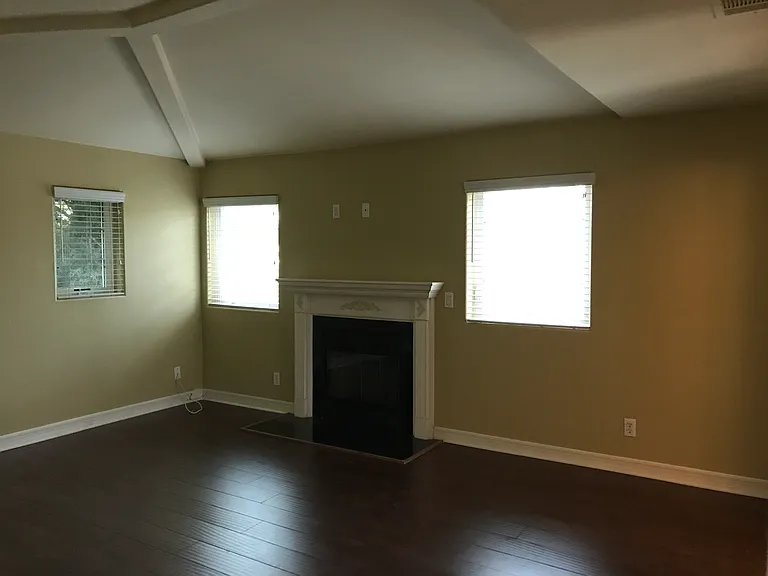 1334 S Grand Ave — Photo 9