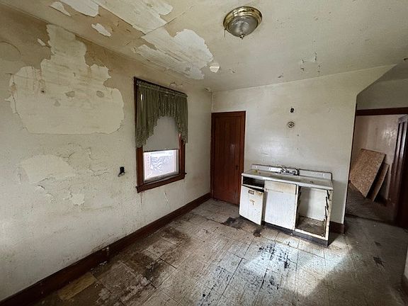 4th image of 3053 N Kenneth Ave
