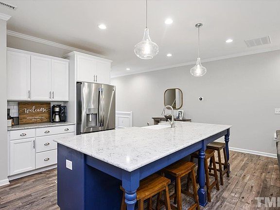 4th image of 208 Gulley Glen Dr