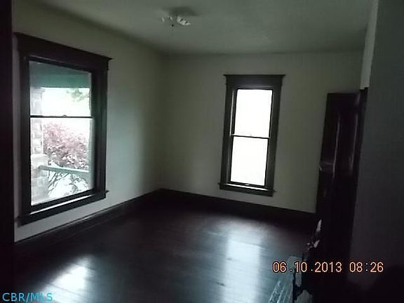 5th image of 121 S Maple St