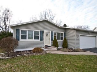 52 Morningstar Dr, Rochester, NY 14606