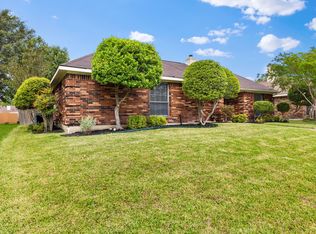 1017 Micarta Dr, Mesquite, TX 75181