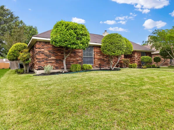1017 Micarta Dr, Mesquite, TX 75181