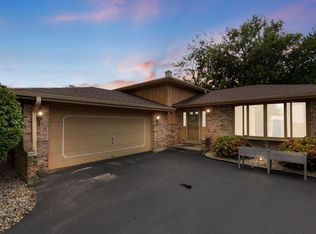 18416 Willow Ln, Lansing, IL 60438