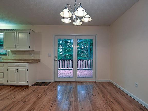 5th image of 3916 Foxfire Ln