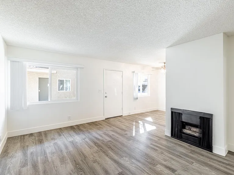 Parkwood Apartments — Photo 29