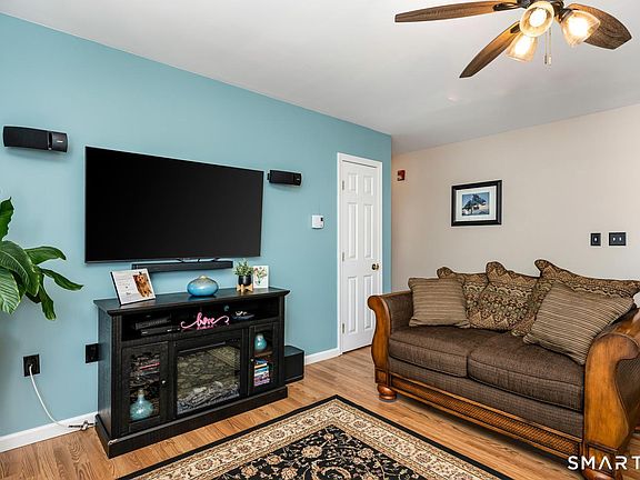 5th image of 49 Glade Street #B4
