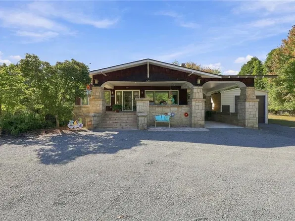 637 Stokesburg Rd, Walnut Cove, NC 27052