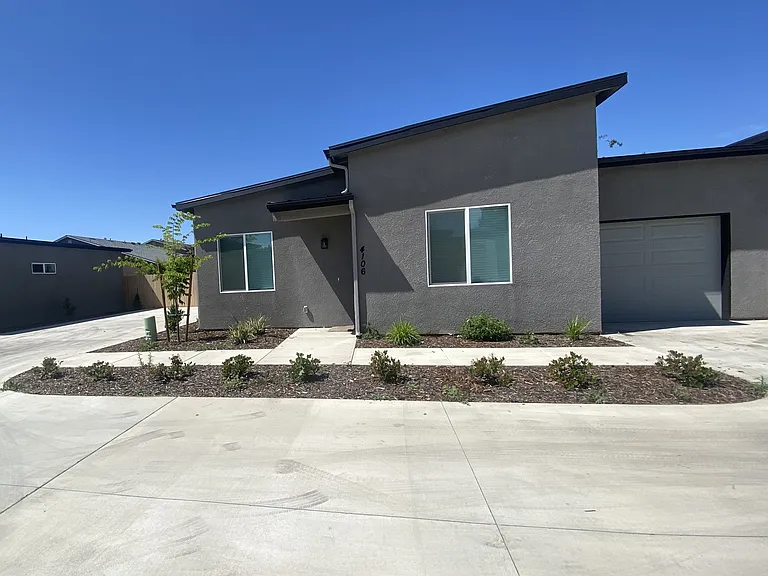 4106 E Kaweah Ave — Photo 2
