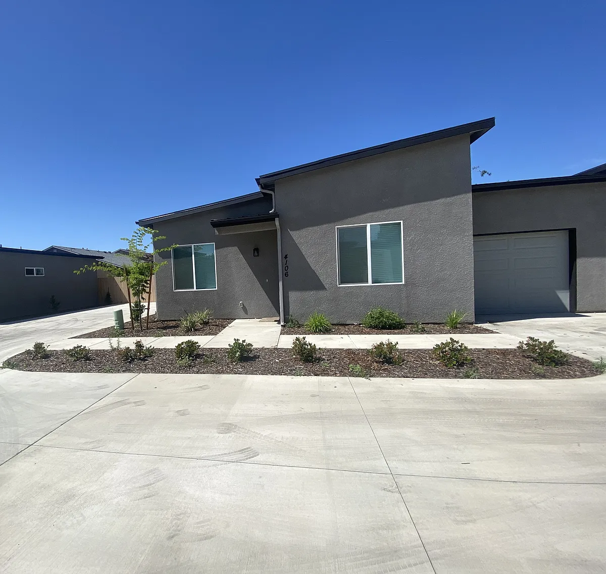 Building Photo - 4106 E Kaweah Ave