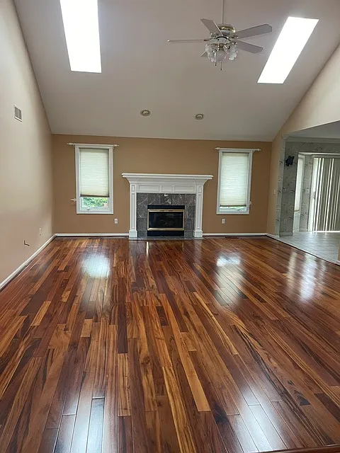 4 bed, 2200 sqft, $2,900 — Photo 2