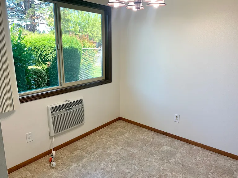 2045 Tibbetts Dr — Photo 33