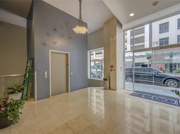 917 Main St APT 1005, Houston, TX 77002