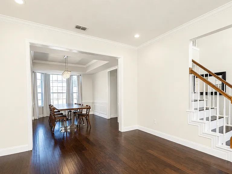 2707 Whitby Ln — Photo 5