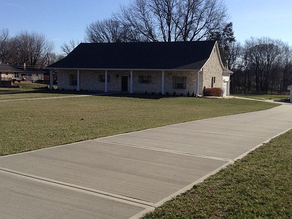 front w custom drive way