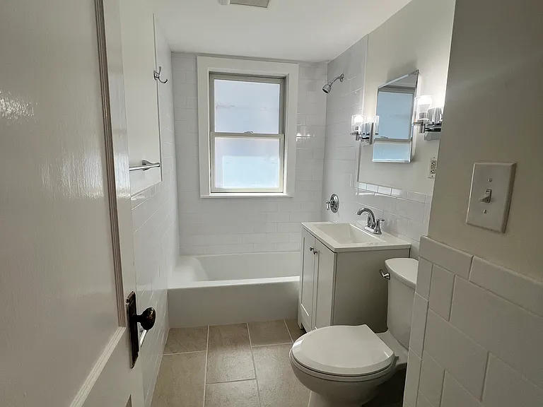 96 Brooks St #2 — Photo 5