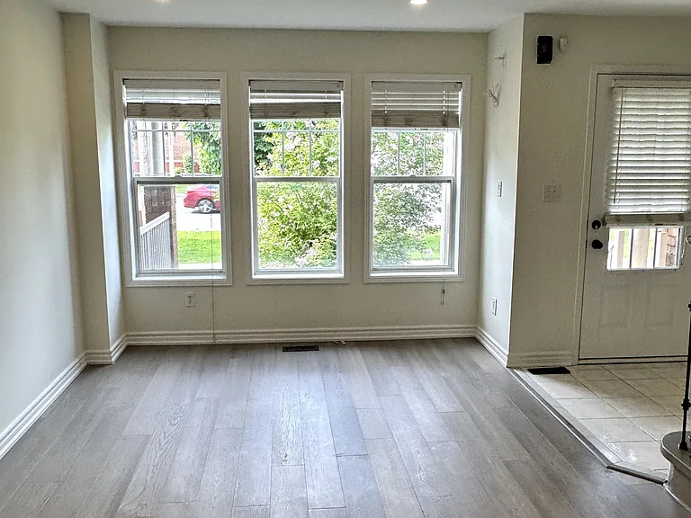 5535 Lawrence Ave E — Photo 9