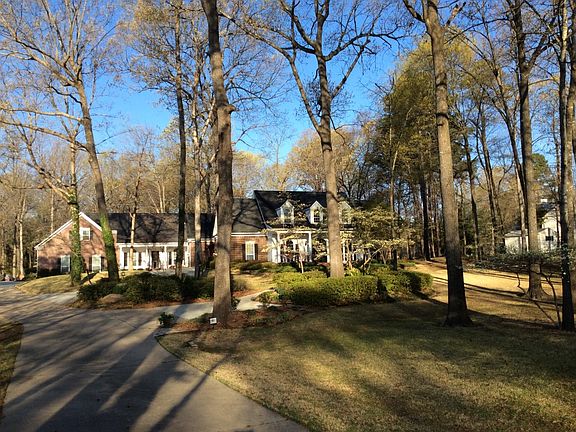 2nd image of 901 Clear Creek Dr