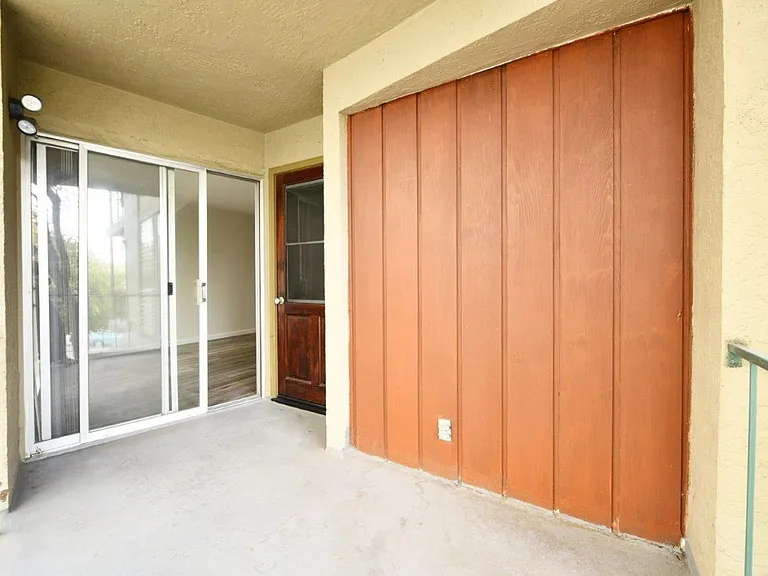 2415 College Ave. — Photo 13