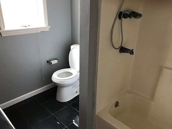 5th image of 47 Clubhouse Dr