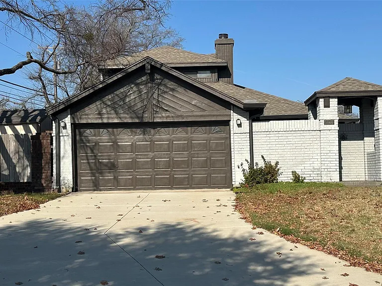 3925 Capricorn Ct — Photo 2