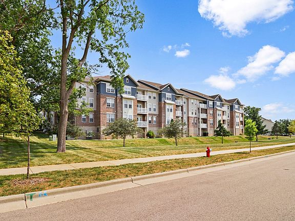 2nd image of 3848 Maple Grv #103