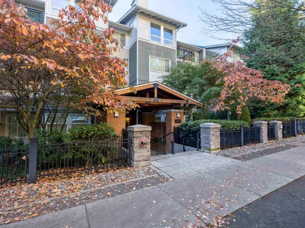 6888 Southpoint Dr #106, Burnaby, BC V3N 5E3