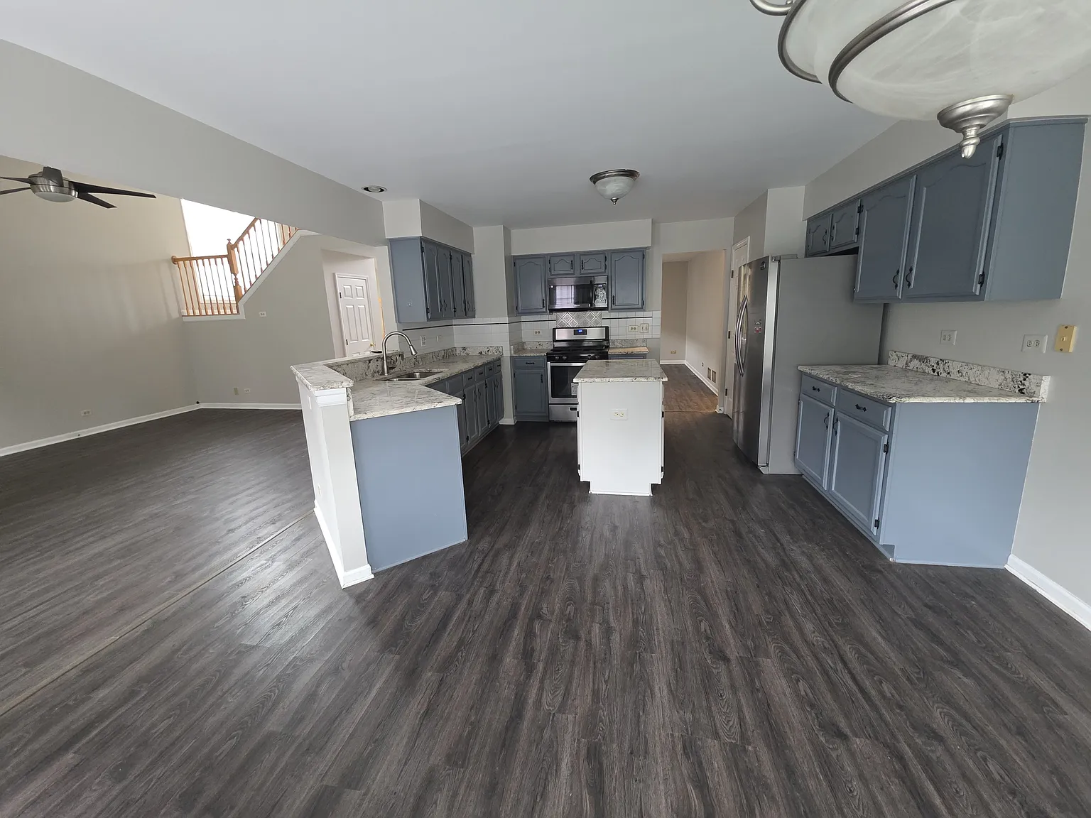 4 bed, 2.5 bath, 2611 sqft, $3,900 — Photo 3