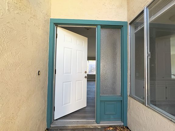 3422 Dimaggio Way Entrance