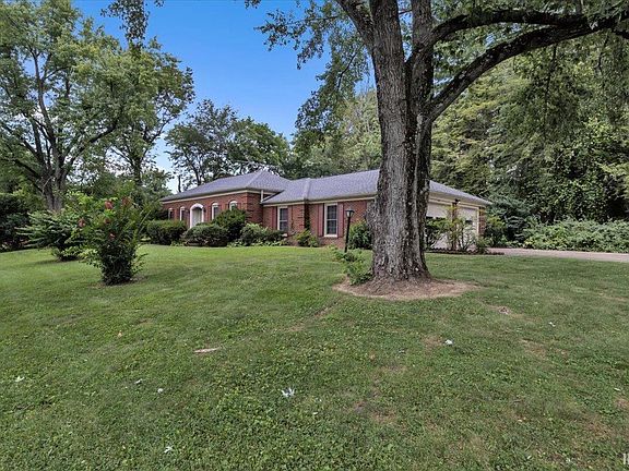 2nd image of 1600 Hawthorne Dr