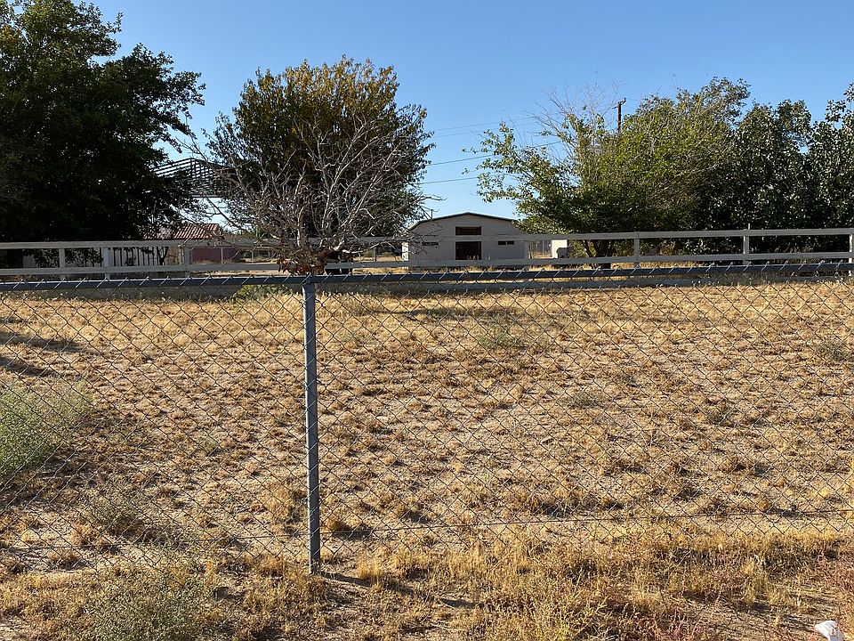 2nd image of 14537 Luna Rd